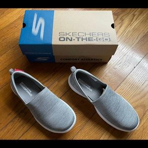 NEW* Sketchers On The Go GOGA Max Women’s Size 6.5 Slip On Shoes- Go Walk Lite*